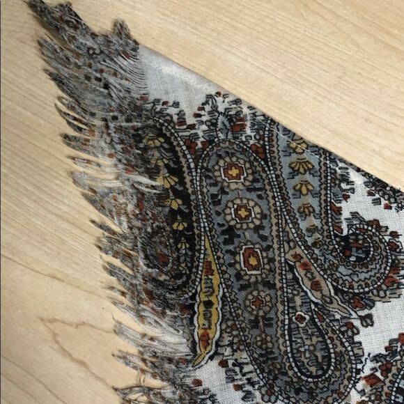 Very large triangle vintage shawl or wrap - Picture 3 of 5